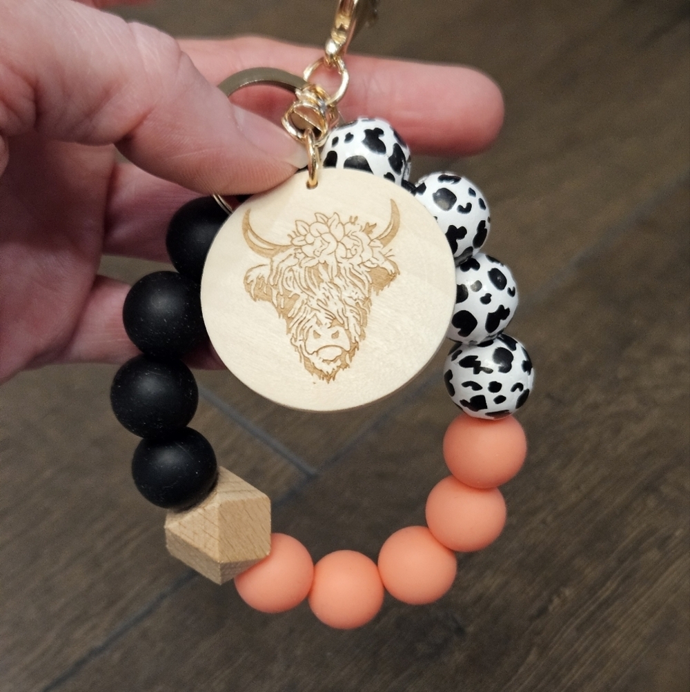 NEW Beaded Keychain Bracelet with Bull Pendant - Picture 2 of 3